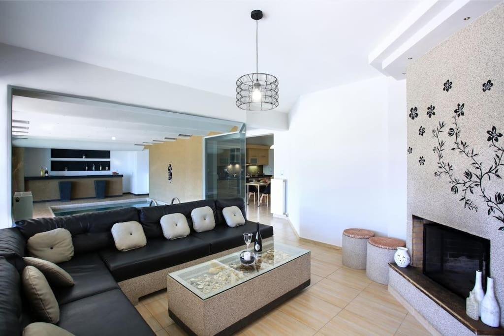 Villa Superb Yiorgos - Heated Pool Jacuzzi - Seaview