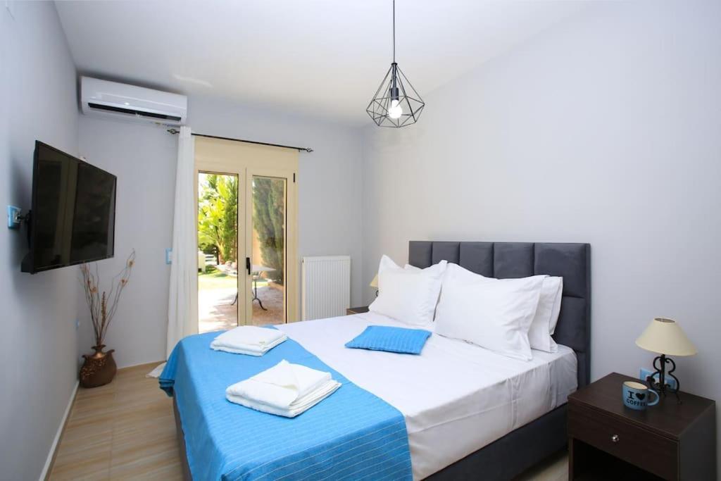 Superb Yiorgos - Heated Pool Jacuzzi - Seaview
