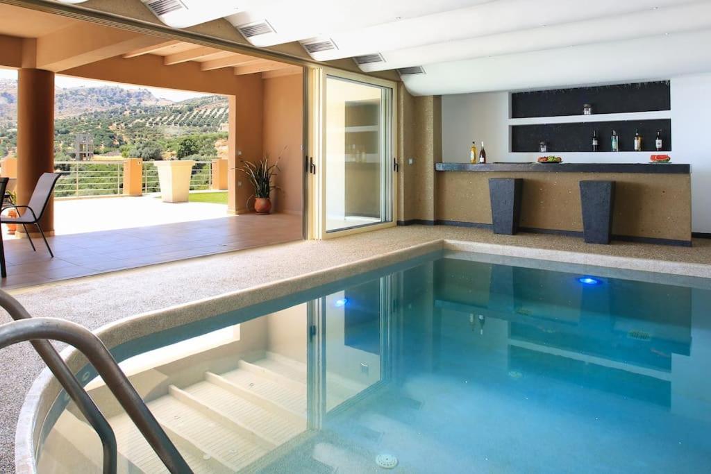Superb Yiorgos - Heated Pool Jacuzzi - Seaview Héraklion