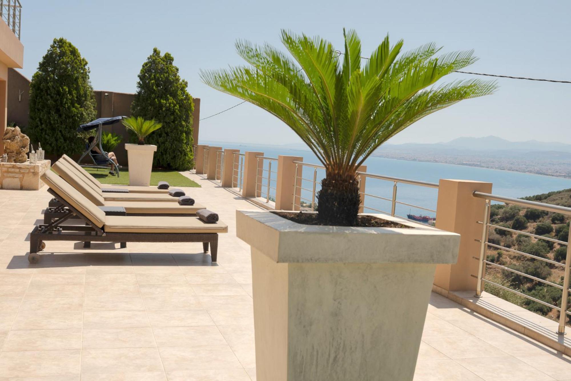 Superb Yiorgos - Heated Pool Jacuzzi - Seaview Iraklion