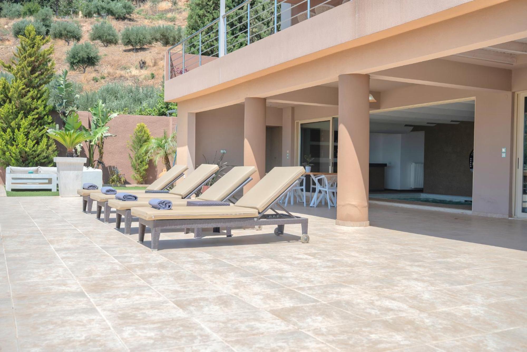 Superb Yiorgos - Heated Pool Jacuzzi - Seaview