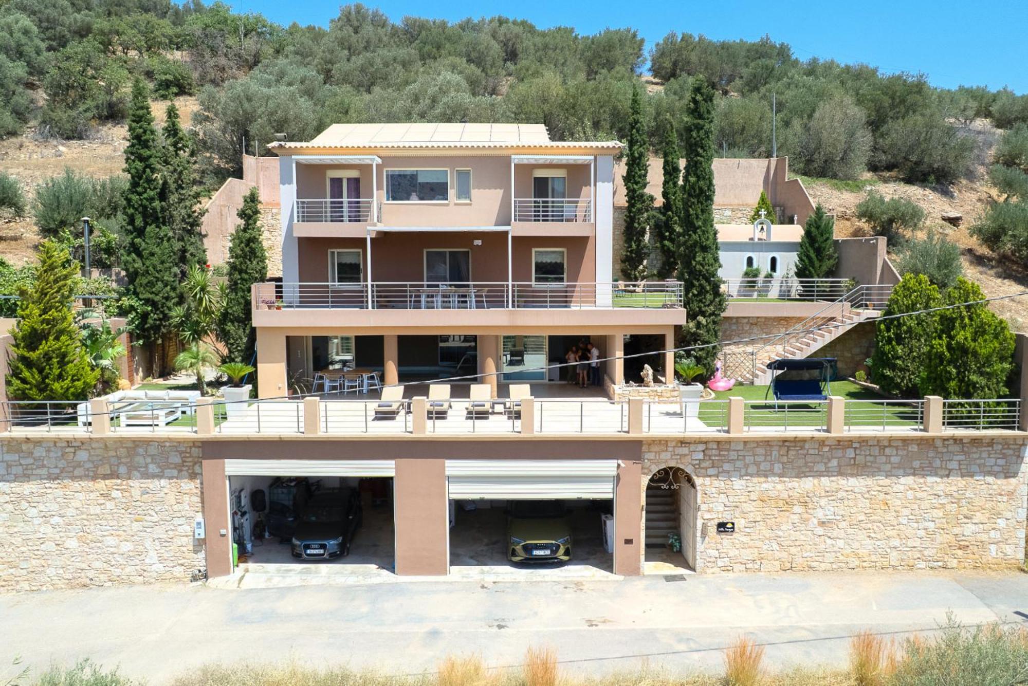 Superb Yiorgos - Heated Pool Jacuzzi - Seaview *