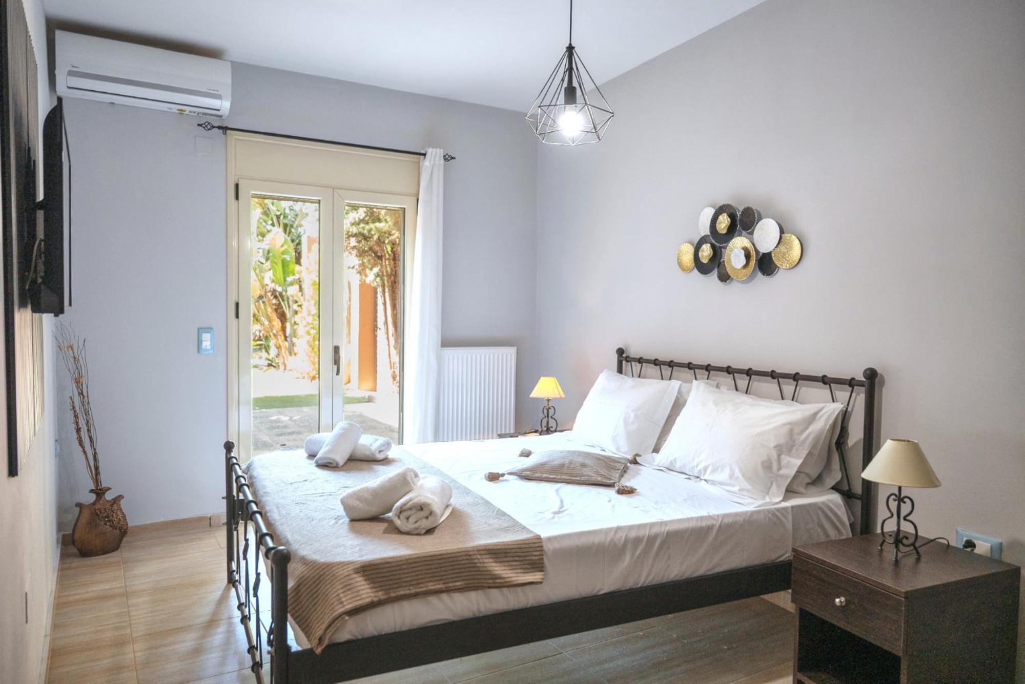 Superb Yiorgos - Heated Pool Jacuzzi - Seaview Iraklion
